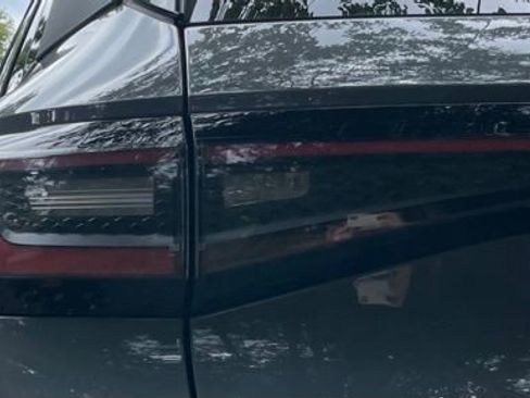 Used 2023 Volkswagen ID.4 Pro S image 8