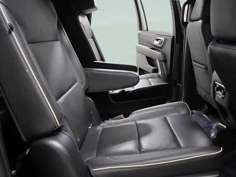 Used 2021 Chevrolet Suburban Premier AWD/4WD image 28