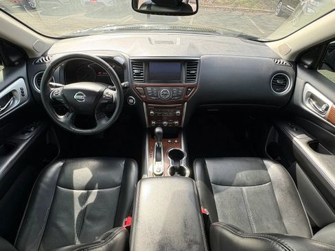 Used 2017 Nissan Pathfinder Platinum w/ Family Entertainment Package image 22