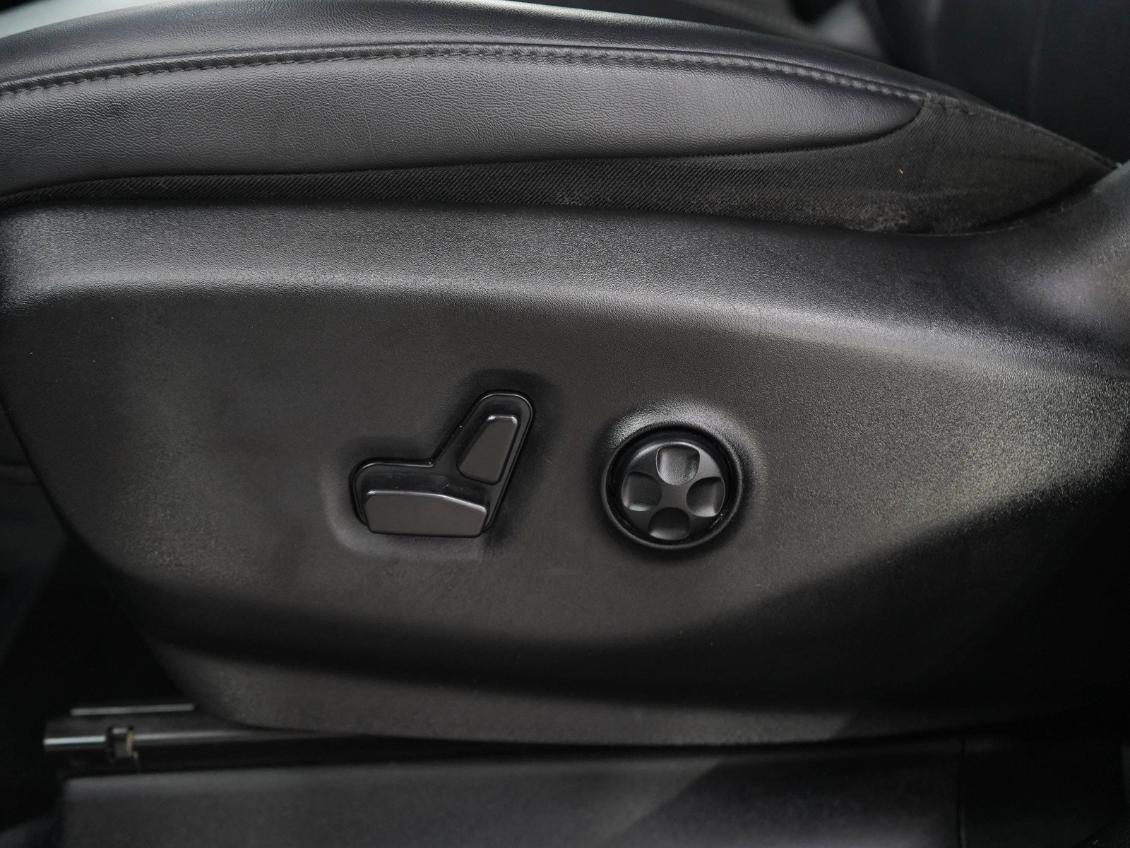 Used 2024 Chrysler Pacifica Limited FWD image 30