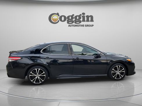 Used 2018 Toyota Camry SE FWD image 5