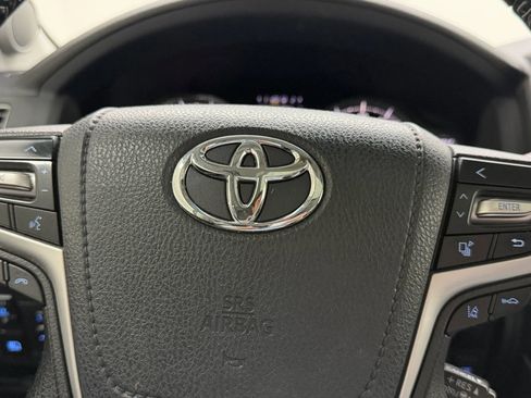 Used 2018 Toyota Land Cruiser AWD/4WD image 25