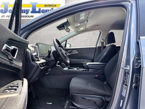 Used 2025 Kia Sportage LX FWD image 10