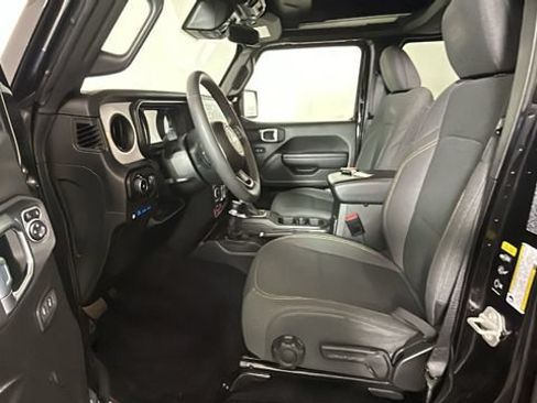 Used 2024 Jeep Wrangler Unlimited AWD/4WD image 10