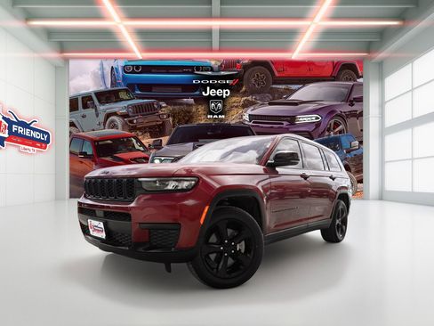 Used 2023 Jeep Grand Cherokee L Laredo image 1