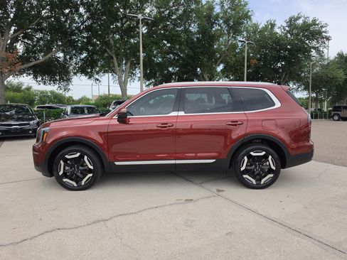 Certified 2023 Kia Telluride EX w/ EX Captain's Chair Package FWD image 5