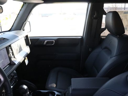 New 2025 Ford Bronco Badlands image 14