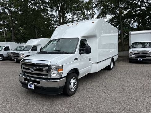 New 2027 Ford E-350 and Econoline 350 Super Duty w/ Power Equipment Group RWD image 4