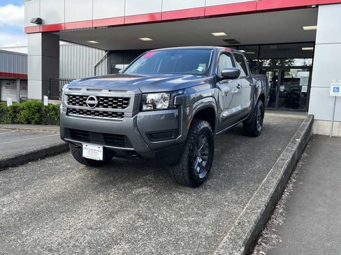 Used 2025 Nissan Frontier SV AWD/4WD image 3