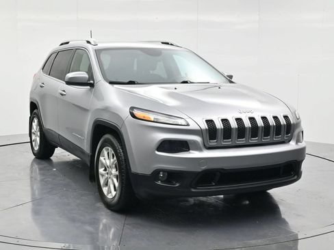 Used 2016 Jeep Cherokee Latitude w/ Safety/Convenience Group AWD/4WD image 3