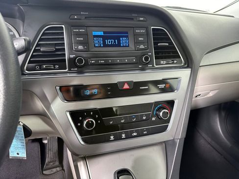 Used 2015 Hyundai Sonata SE FWD image 16