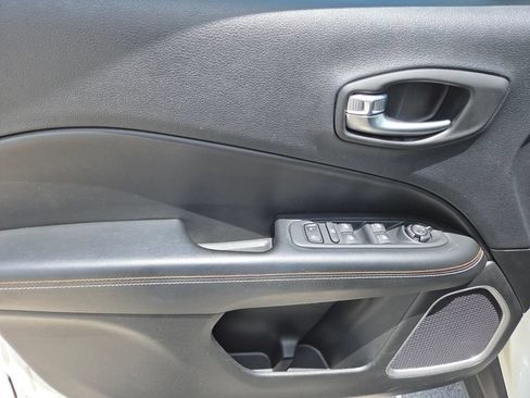 Used 2019 Jeep Compass Latitude w/ Cold Weather Group FWD image 30