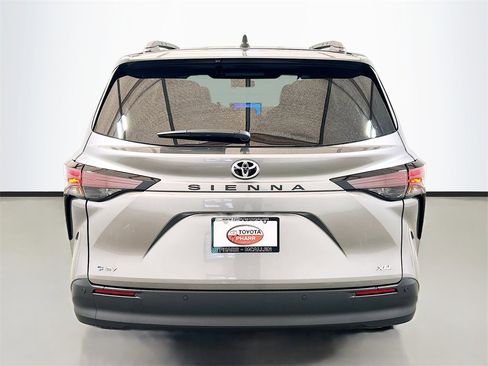 New 2026 Toyota Sienna XLE image 5