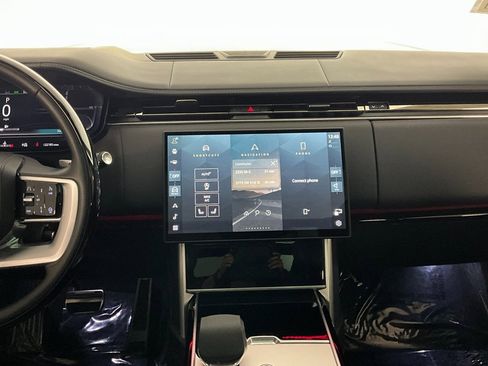 Certified 2024 Land Rover Range Rover Long Wheelbase Autobiography image 12