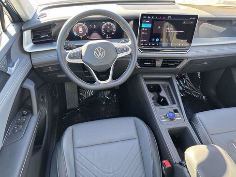 New 2026 Volkswagen Tiguan SE FWD image 8