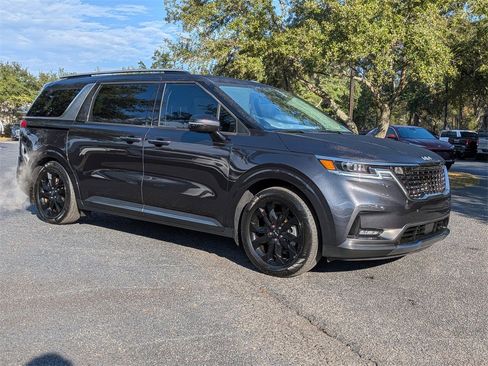 Used 2024 Kia Carnival SX Prestige image 2