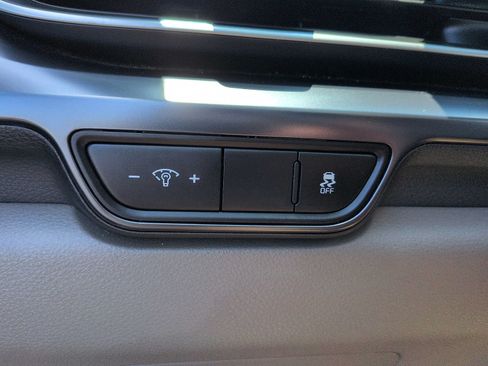 Used 2025 Kia Carnival FWD image 15