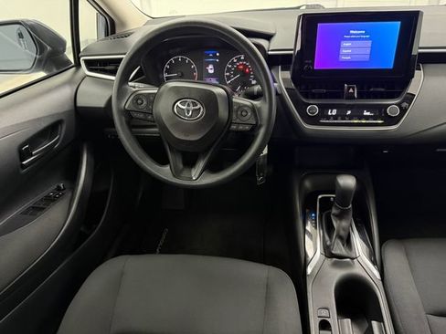Used 2025 Toyota Corolla LE FWD image 31