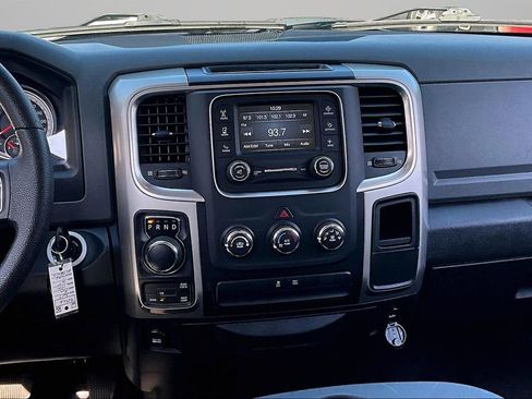 Used 2017 RAM 1500 Classic SLT AWD/4WD image 9