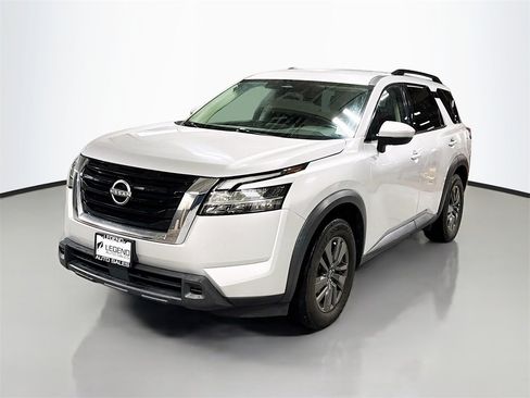 Used 2022 Nissan Pathfinder SV image 1