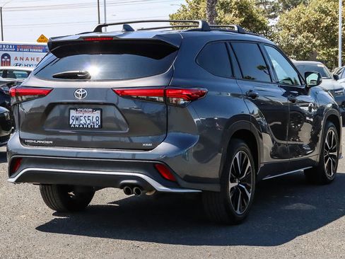 Used 2021 Toyota Highlander XSE FWD image 7