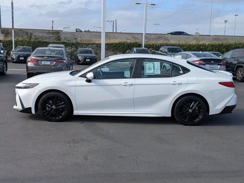 Used 2025 Toyota Camry SE FWD image 12