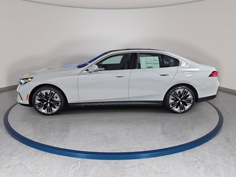 New 2026 BMW 530i xDrive AWD/4WD image 8