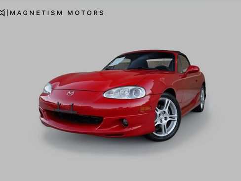 Used 2005 MAZDA MX-5 Miata w/ Convenience Pkg image 4