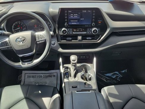Used 2021 Toyota Highlander XLE image 11