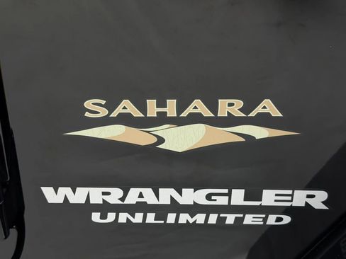 Used 2015 Jeep Wrangler Unlimited Sahara w/ Max Tow Package AWD/4WD image 6