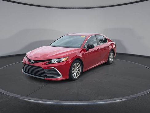 Used 2023 Toyota Camry LE FWD image 4