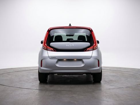 Used 2025 Kia Soul LX w/ LX Technology Package FWD image 9