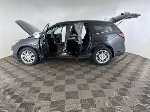 Used 2015 Chevrolet Traverse LT w/ Style and Technology Package FWD image 11