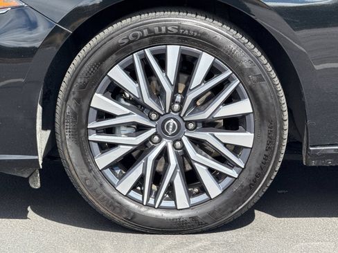 Used 2025 Nissan Altima 2.5 SV FWD image 15
