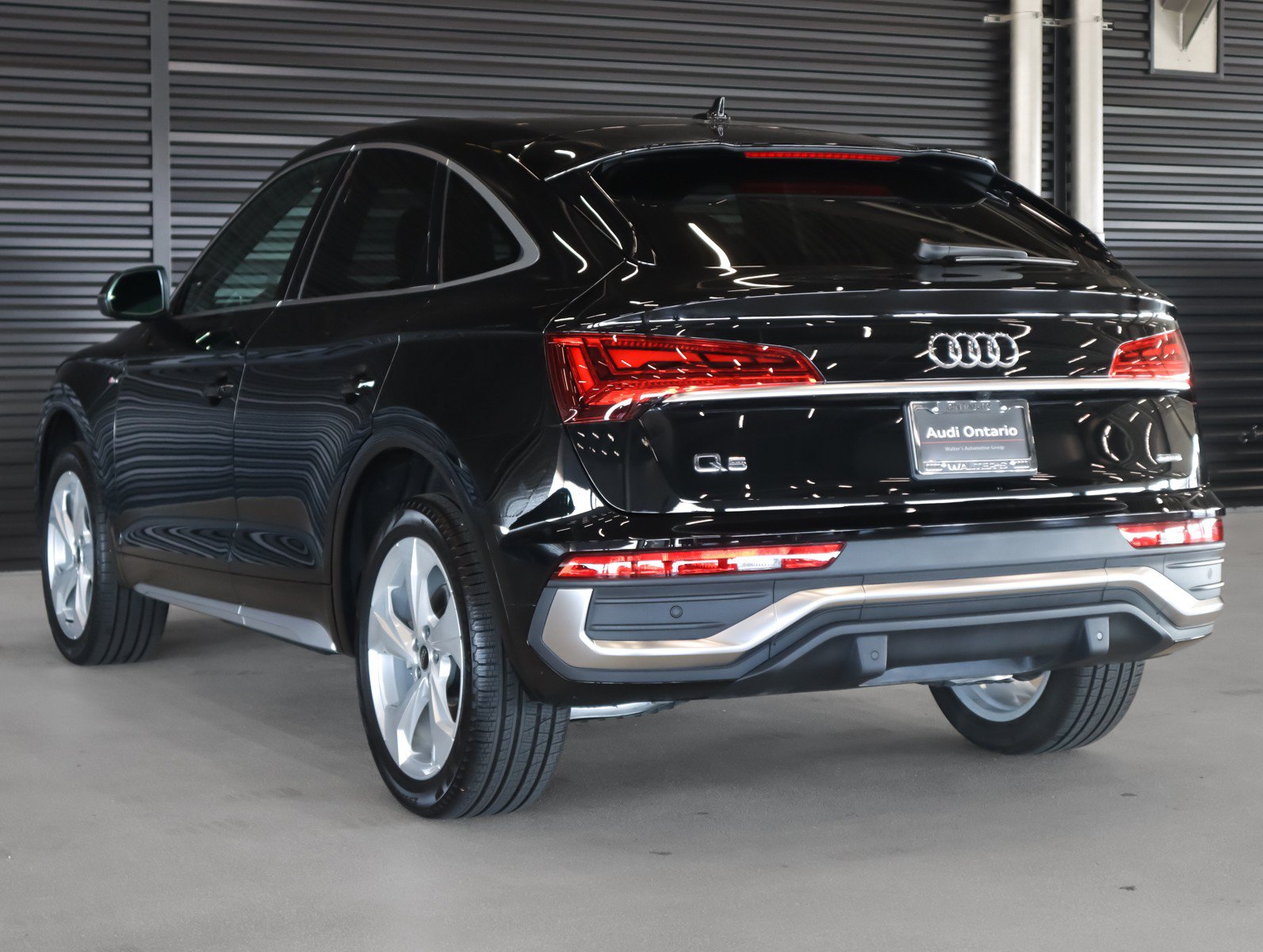 Used 2025 Audi Q5 2.0T Premium Plus w/ Premium Plus Package AWD/4WD image 2