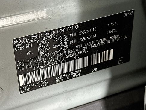 Used 2022 Toyota RAV4 XLE Premium image 12