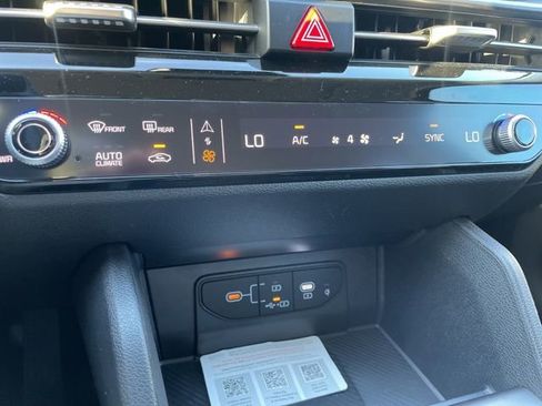 New 2026 Kia Sportage EX w/ EX Panorama Roof Package image 32