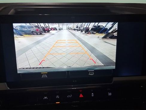 Used 2025 Chevrolet Silverado 1500 LT image 29