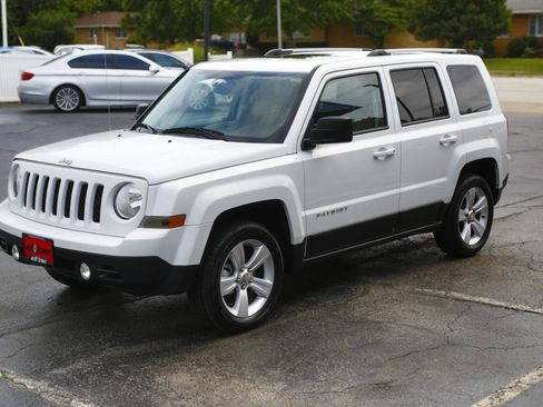 Used 2014 Jeep Patriot Limited w/ Sun/Sound Group AWD/4WD image 3