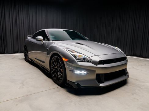 Used 2024 Nissan GT-R Premium w/ Floor Mat Package image 9