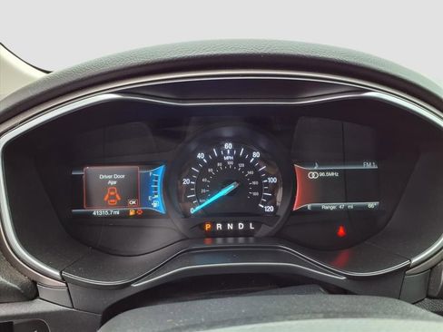 Used 2019 Ford Fusion SE image 26