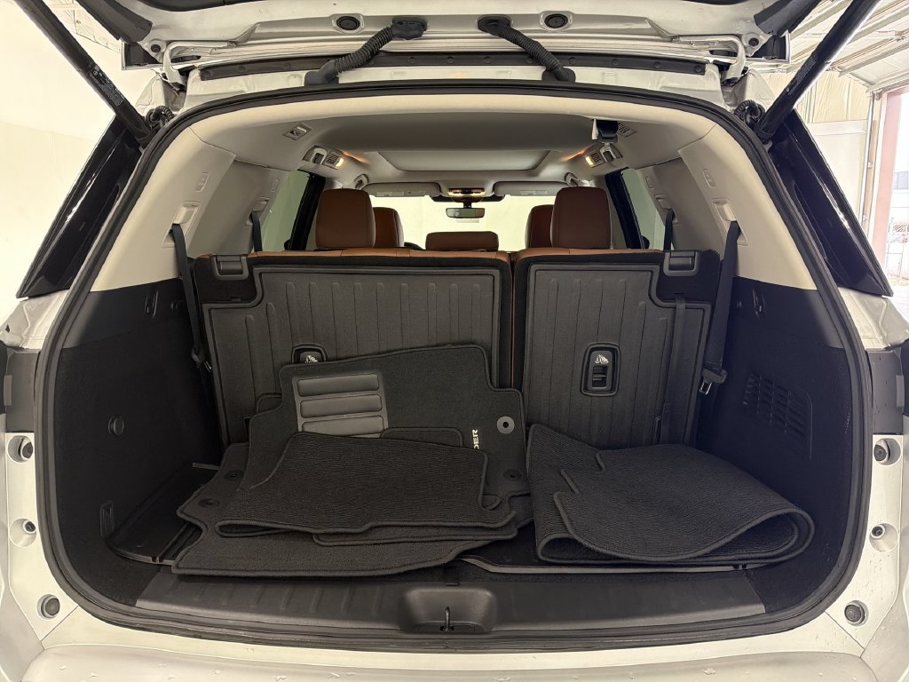 Certified 2025 Nissan Pathfinder Platinum w/ Cargo Package FWD image 16
