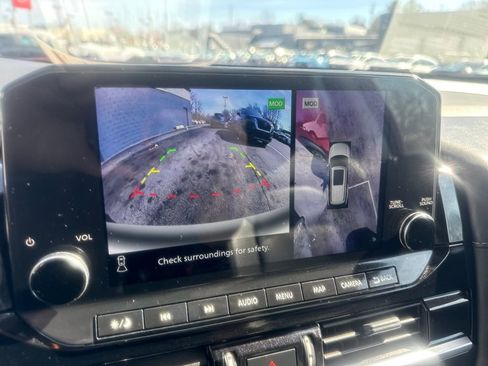 Used 2024 Nissan Pathfinder SL w/ SL Premium Package image 21