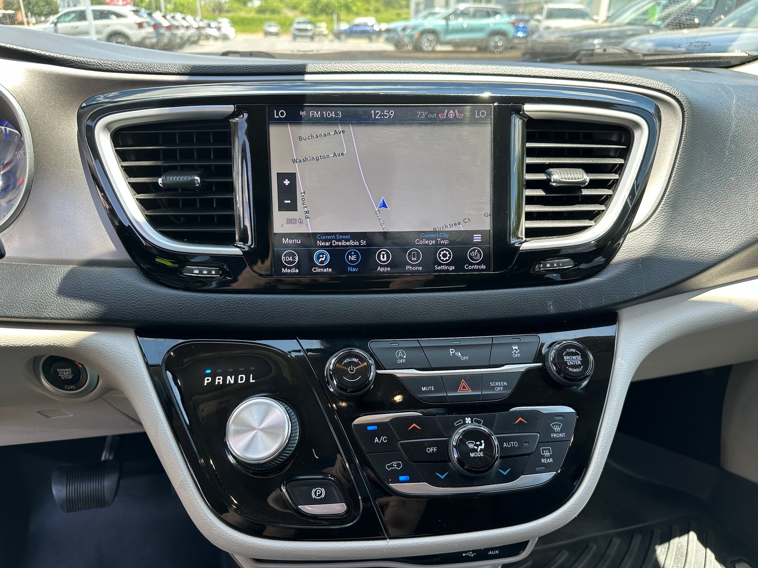 Used 2020 Chrysler Pacifica Touring-L Plus FWD image 29