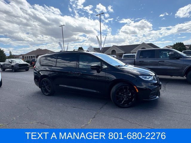 Used 2025 Chrysler Pacifica Limited FWD image 6