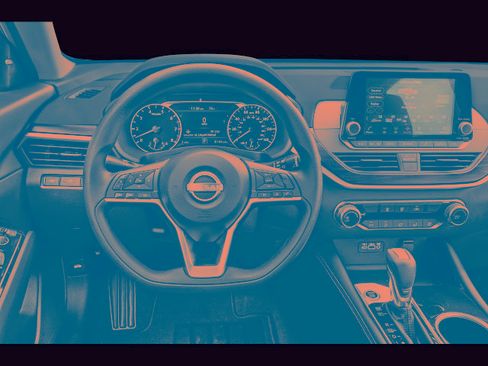 Used 2024 Nissan Altima 2.5 SV image 4