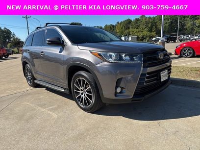 Used 2017 Toyota Highlander SE
