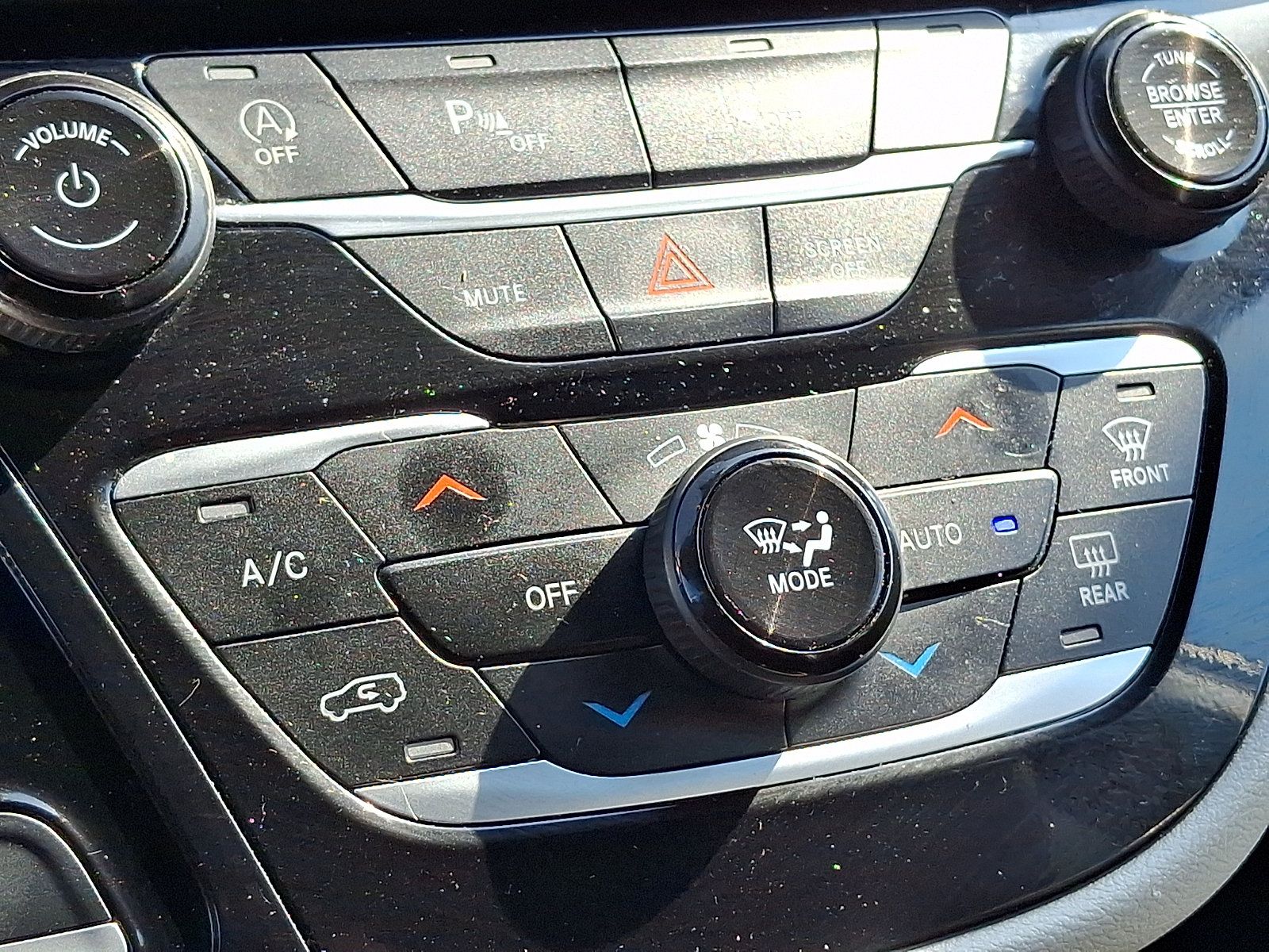 Used 2023 Chrysler Pacifica Touring-L FWD image 15