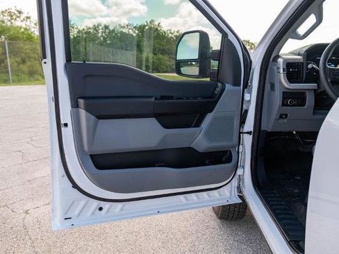 Certified 2025 Ford F250 XL AWD/4WD image 12