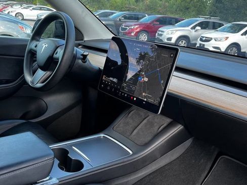 Used 2021 Tesla Model Y AWD image 21